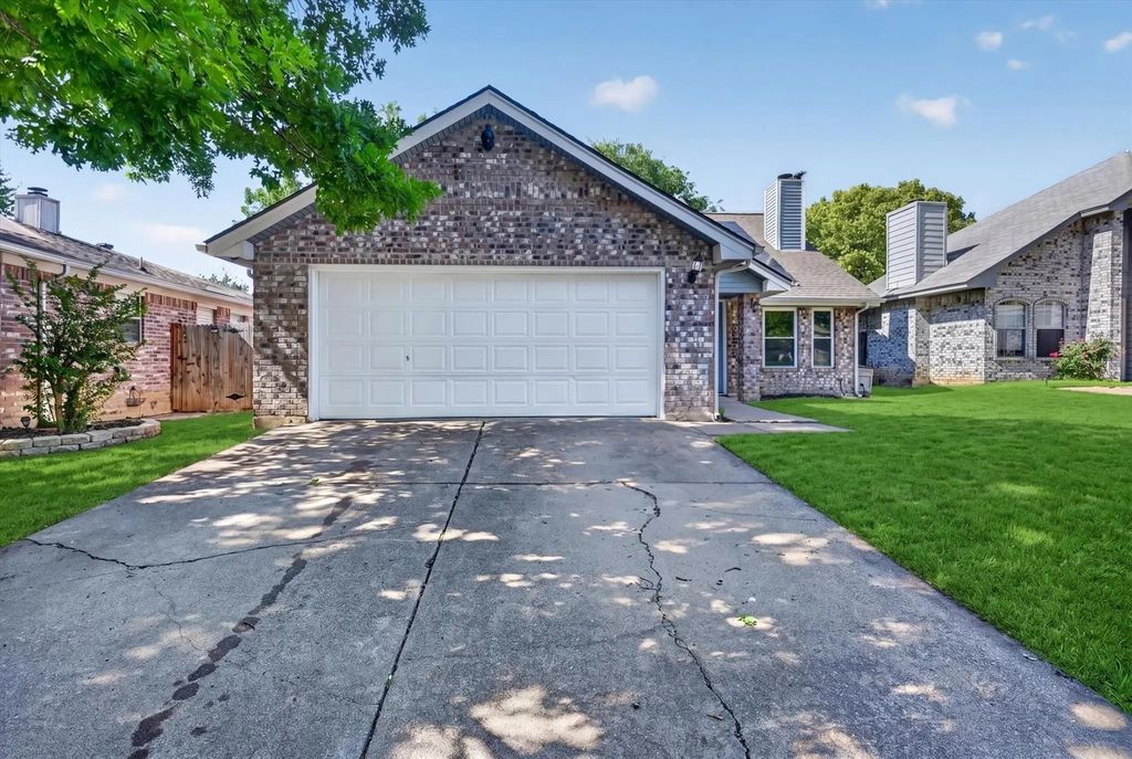 5908 Stone Meadow Lane, Fort Worth