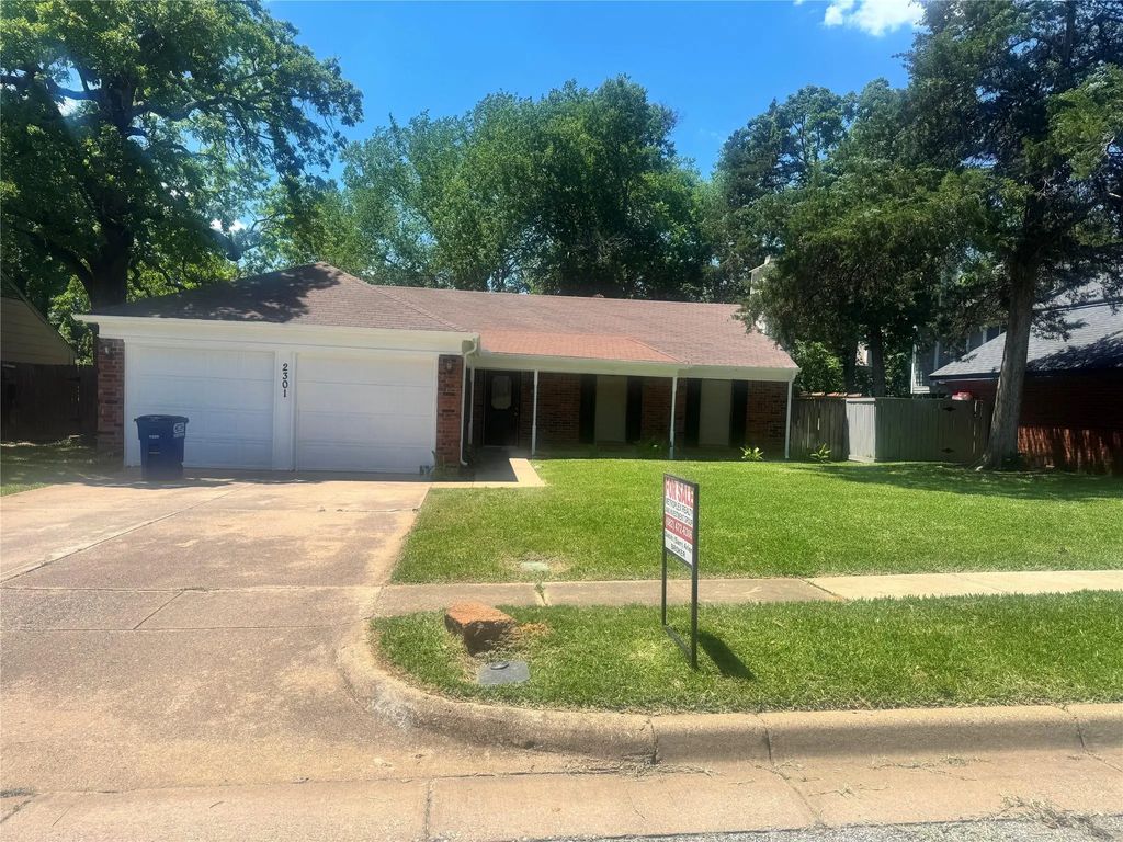 2301 Holly Drive, Euless