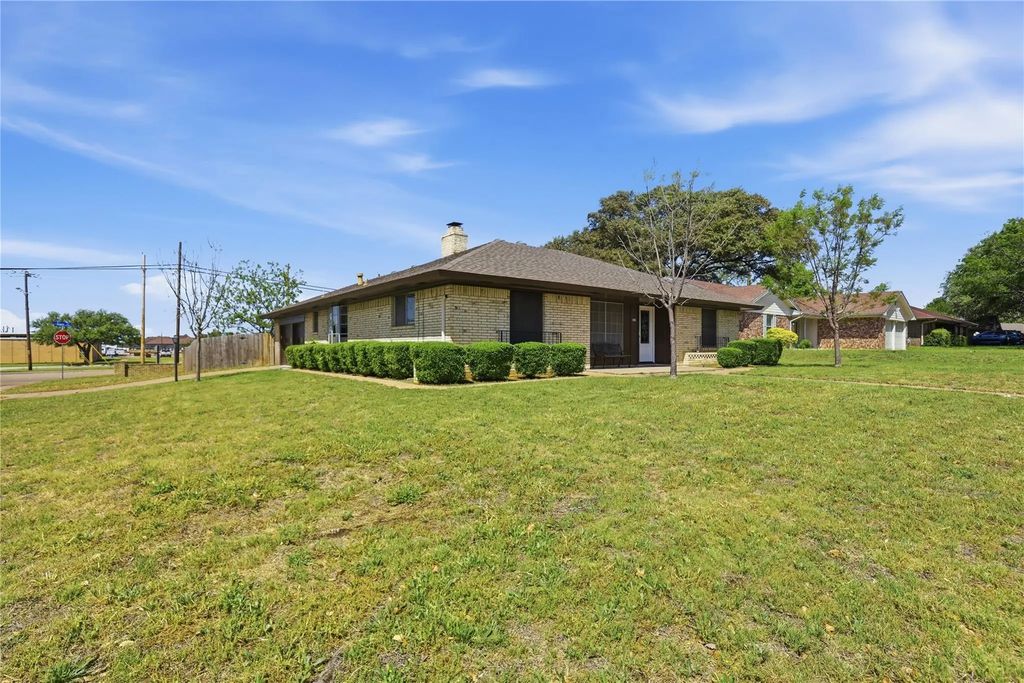 1910 Green Meadow Court, Arlington