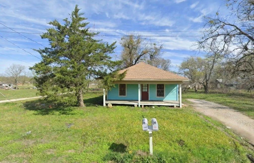 401 E Sanger Street, Celeste