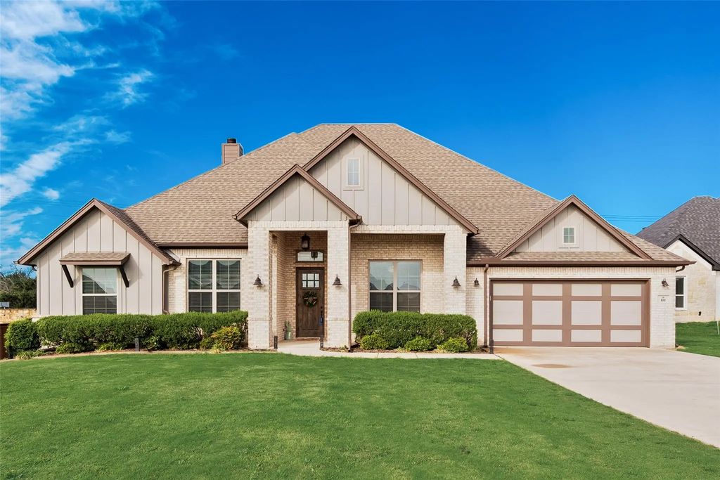 101 Oxford Court, Weatherford