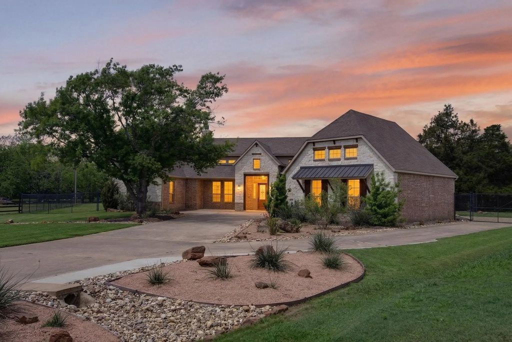 3908 Chapel Court, Double Oak