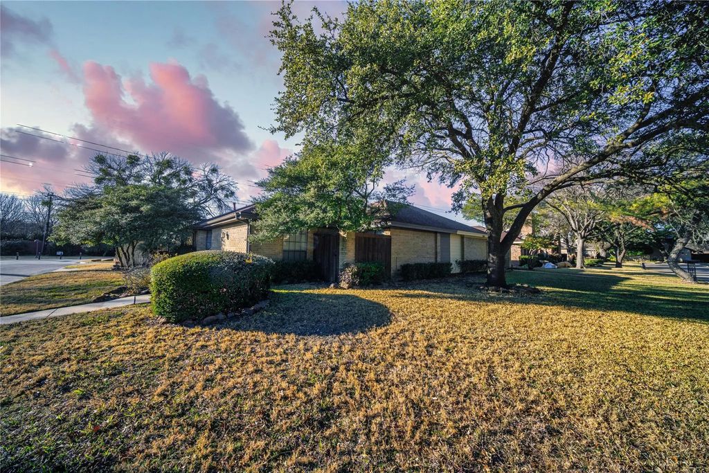 14813 Sopras Circle, Addison