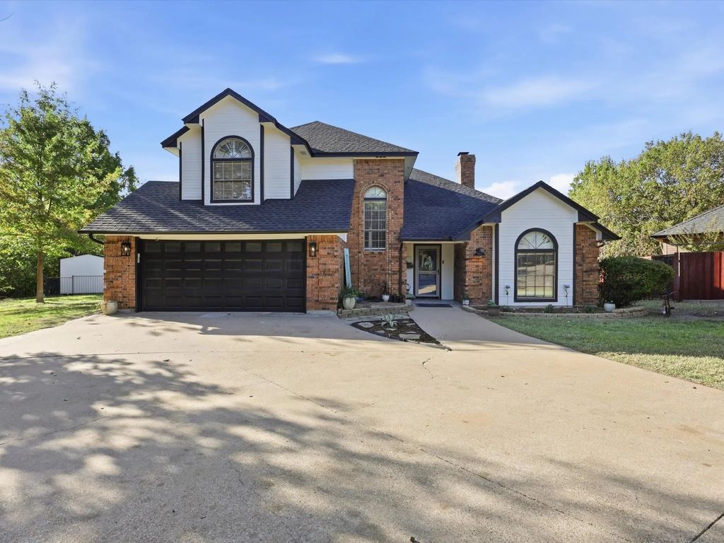 8833 Arbor Crest Court, Fort Worth