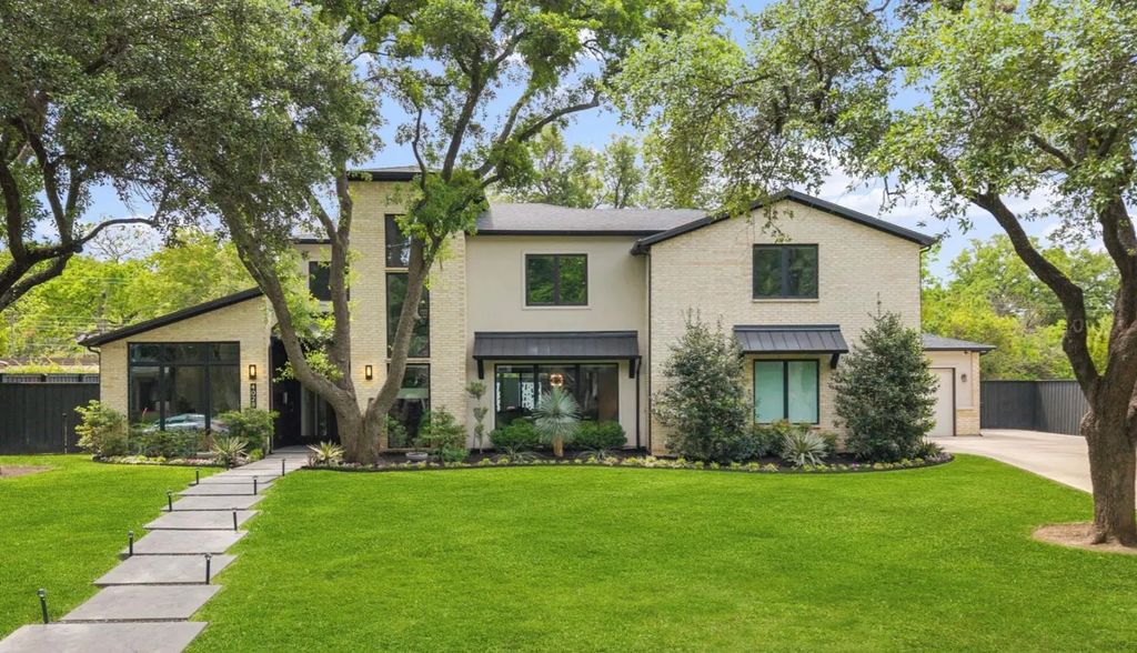 4028 Courtshire Drive, Dallas