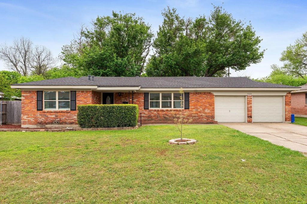 7324 Oakland Lane, North Richland Hills