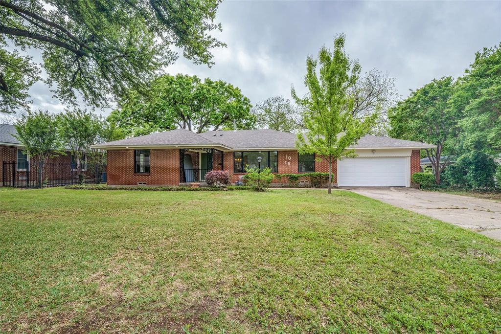 1018 W Avenue F, Garland