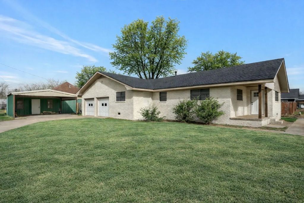 411 N 5th Avenue, Munday