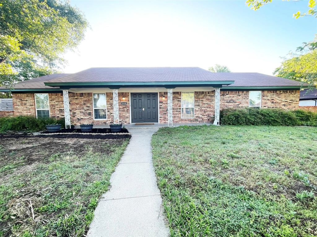 5528 Woodland Hills Drive, Denton