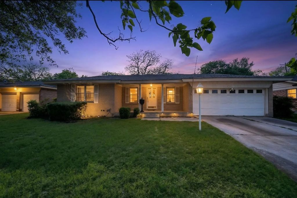 3458 Cimmaron Trail, Fort Worth
