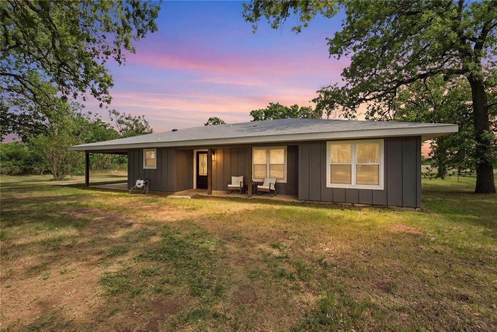 1512 Fm 413, Rosebud