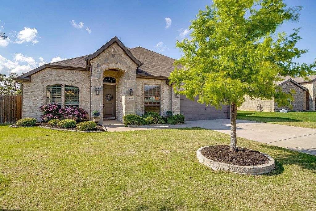 1616 Glade Meadows Drive, Burleson
