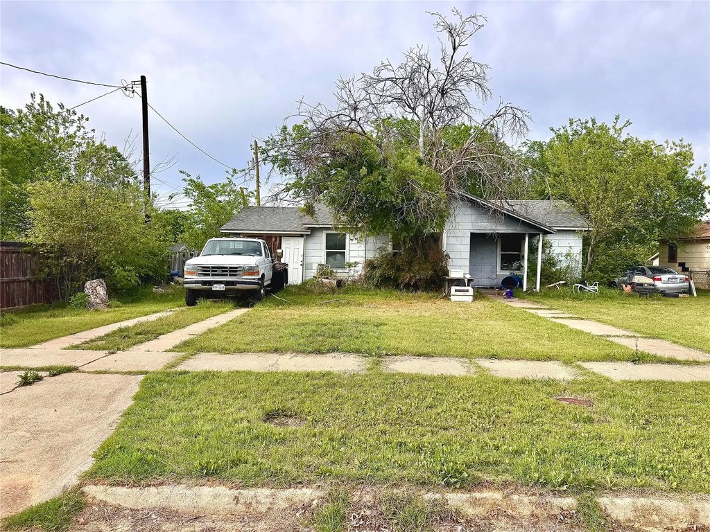 1101 Privado Street, Graham