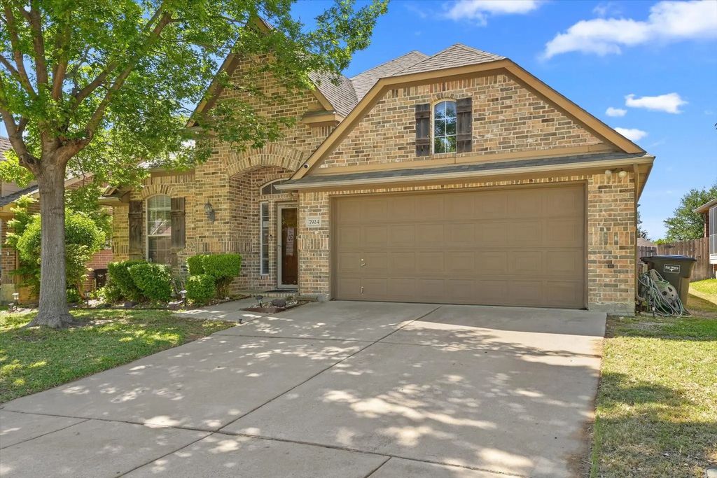 7924 Cedar Lake Lane, Fort Worth