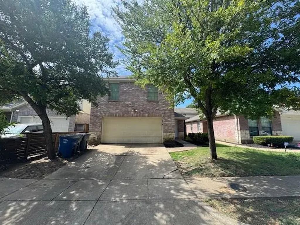 136 Cliff Heights Circle, Dallas