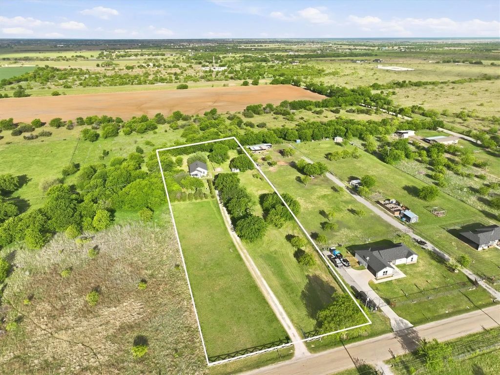 6733 County Road 912, Joshua