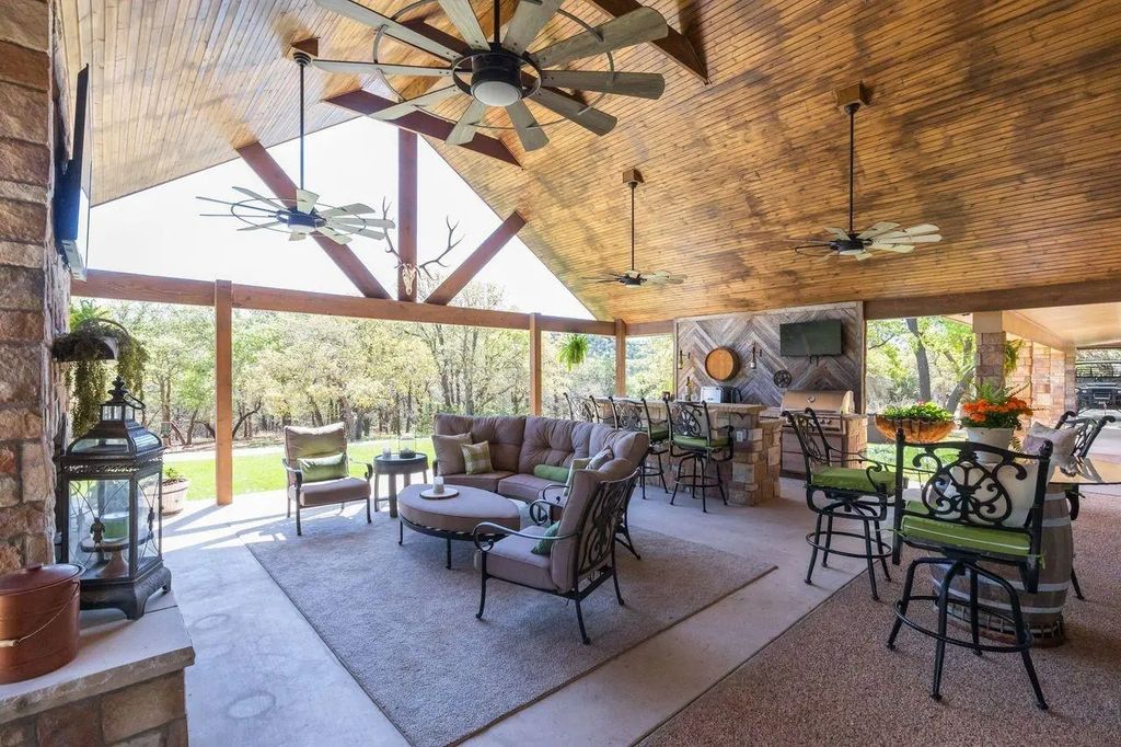 425 County Road 272, Tuscola
