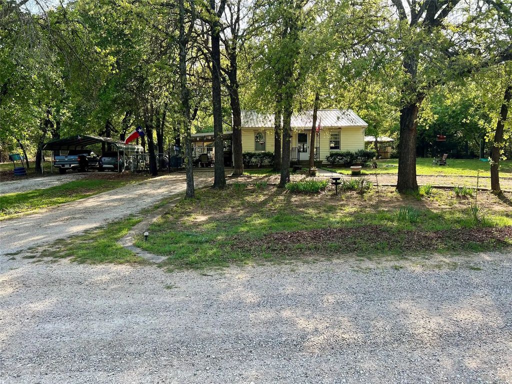 107 Chisholm Drive, Nocona
