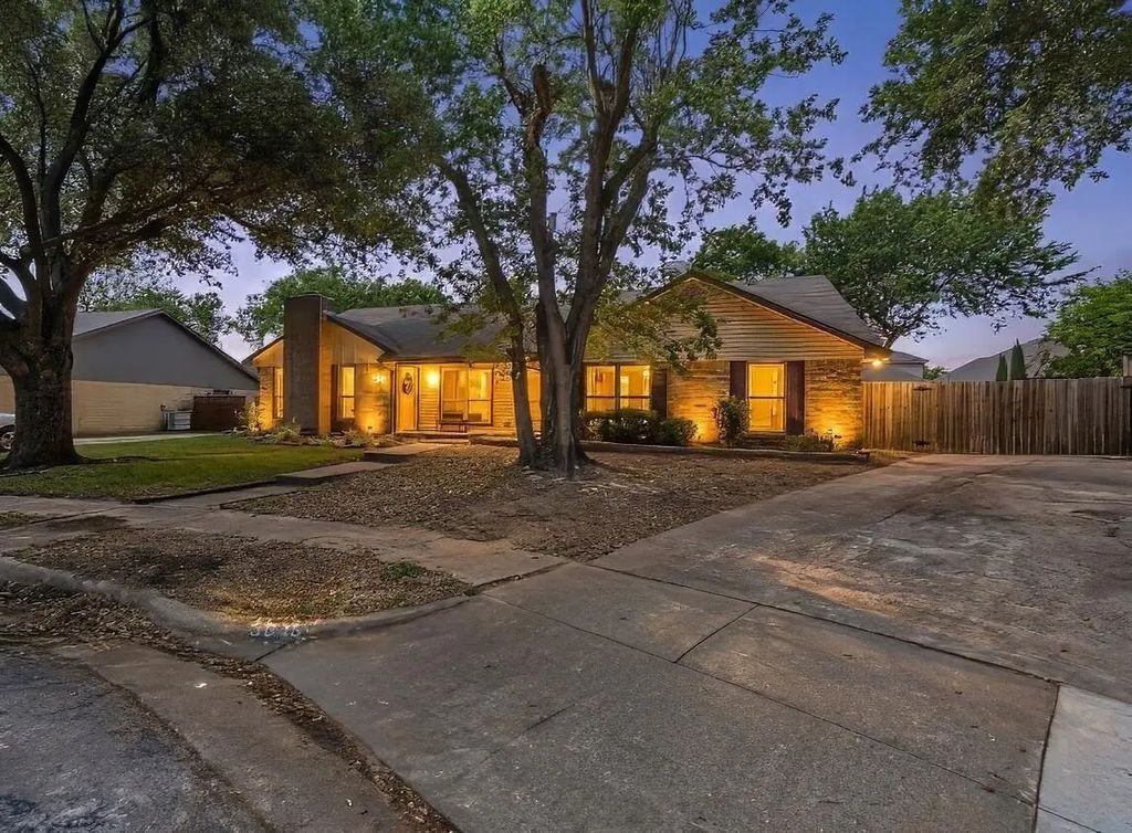 3015 Clover Lane, Euless
