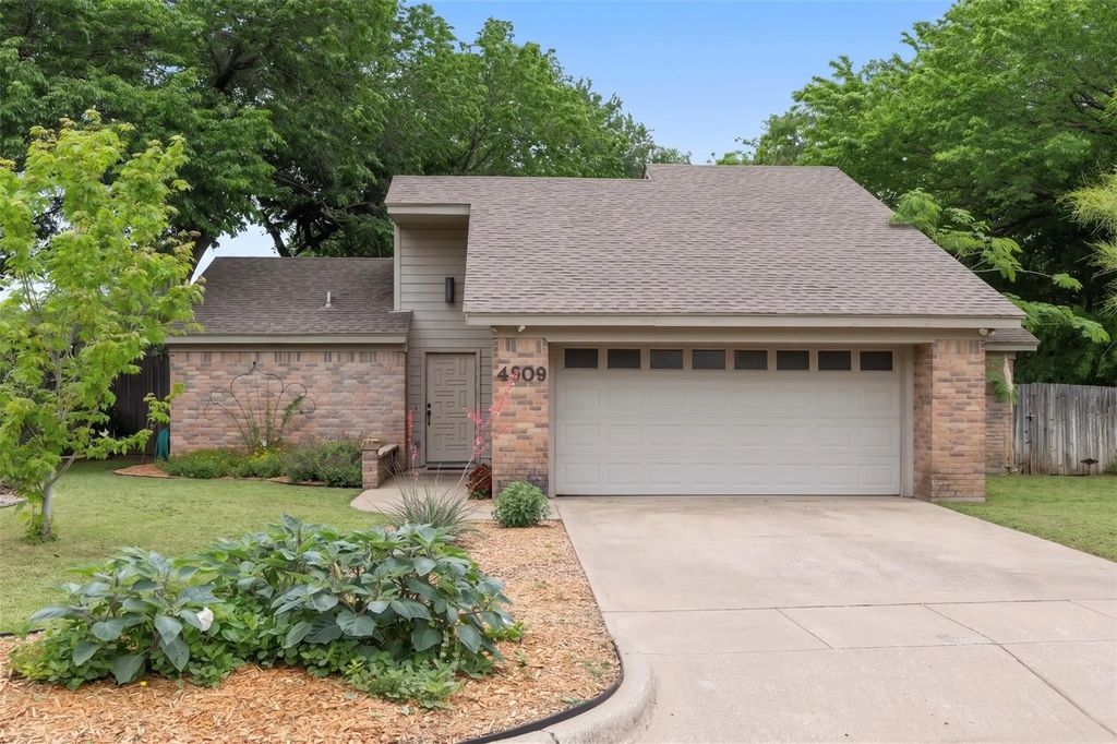 4909 Queen Court, Fort Worth