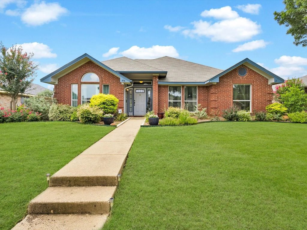 806 Red Oak Drive, Lewisville