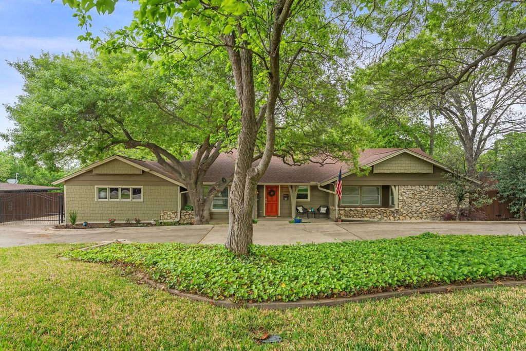 3909 Clayton Road E, Fort Worth