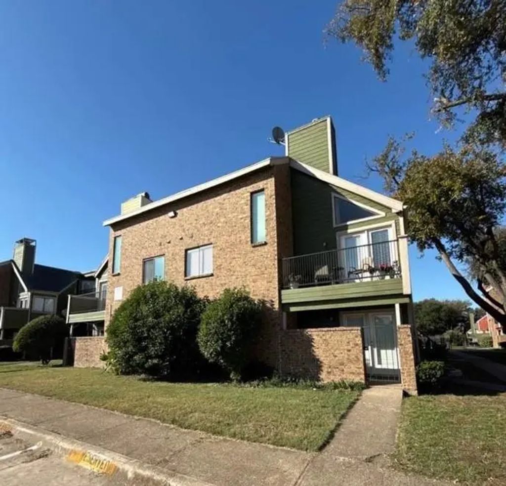 9837 Walnut Street 103, Dallas