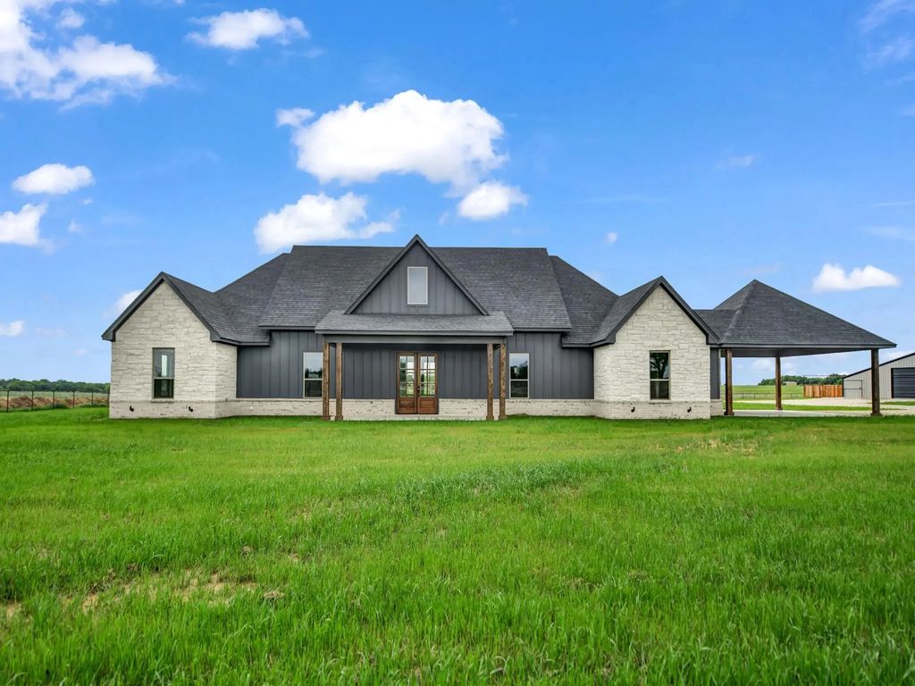 1390 Poe Prairie Road, Millsap