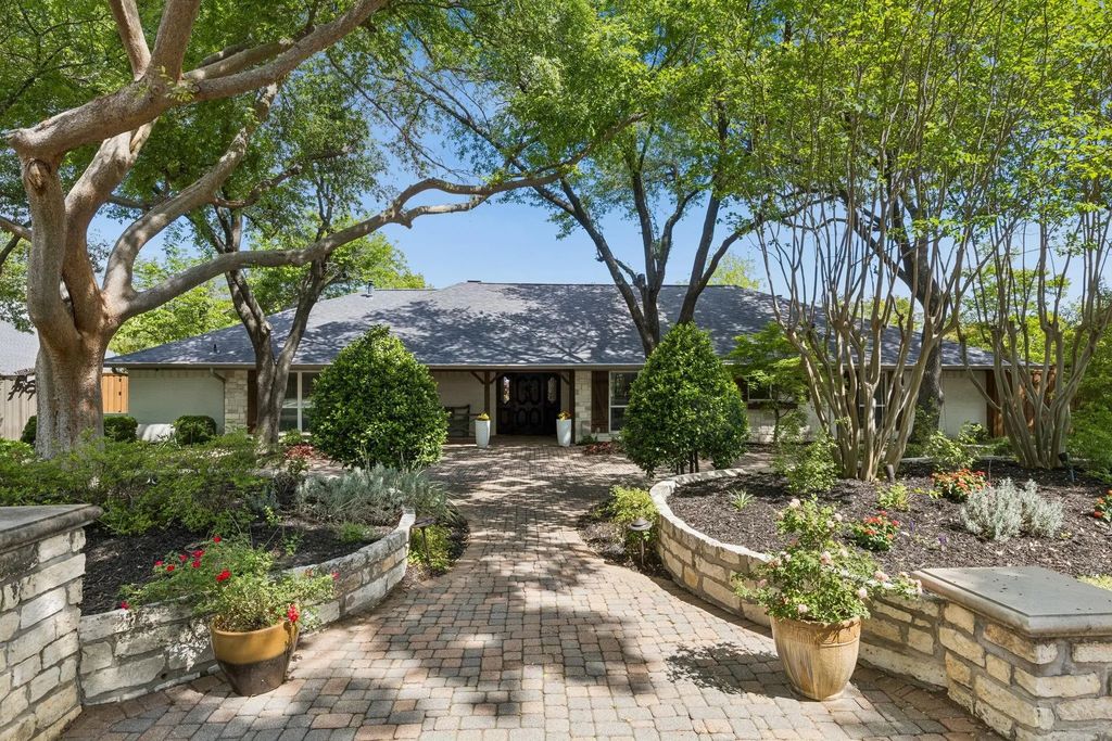 6879 Mossvine Circle, Dallas