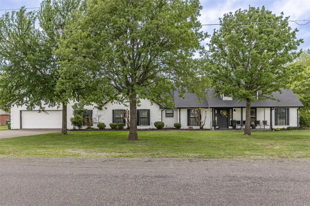 622 Lakewood Road, Denison