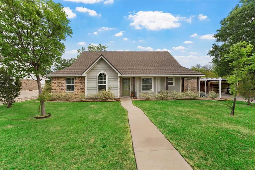 8224 Forest Ridge Drive, Woodway