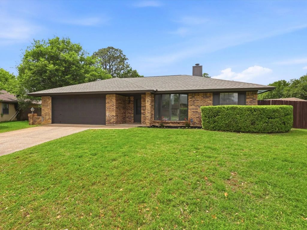 408 Christine Court, Euless