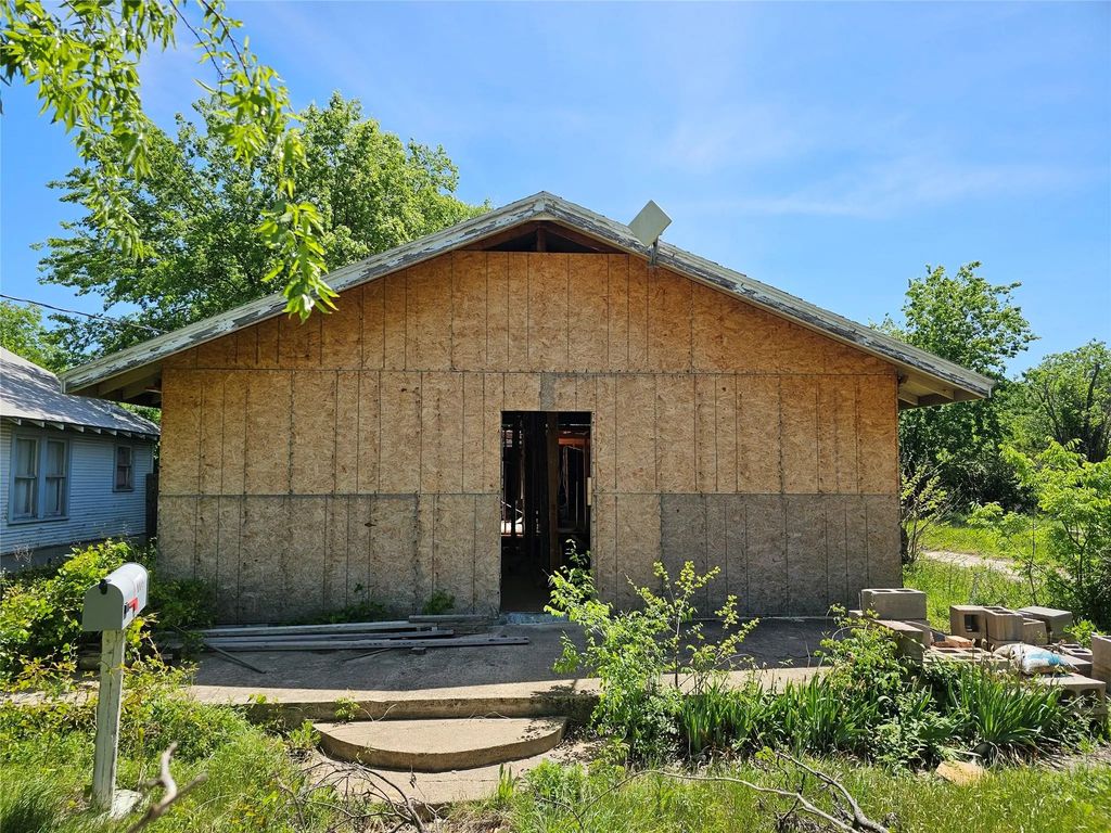 1008 Lackey Street, Brownwood