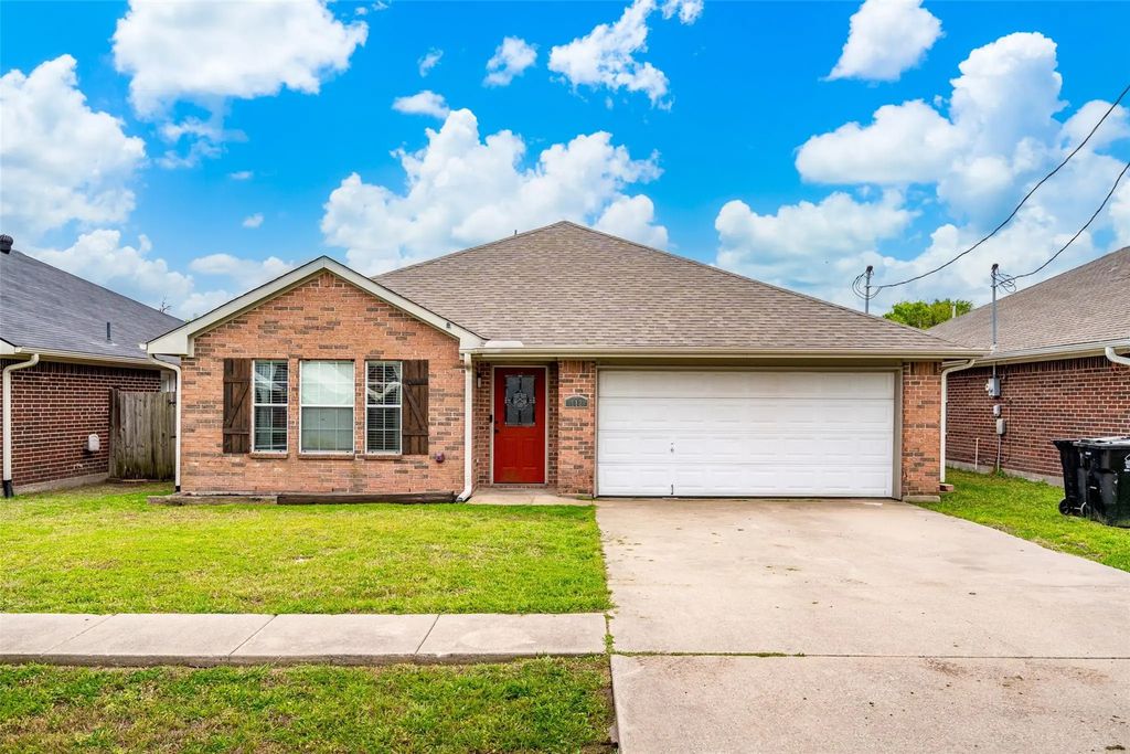 112 W Cedar Street, Lone Oak