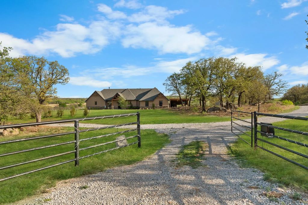 6929 Fm 1806, Nocona