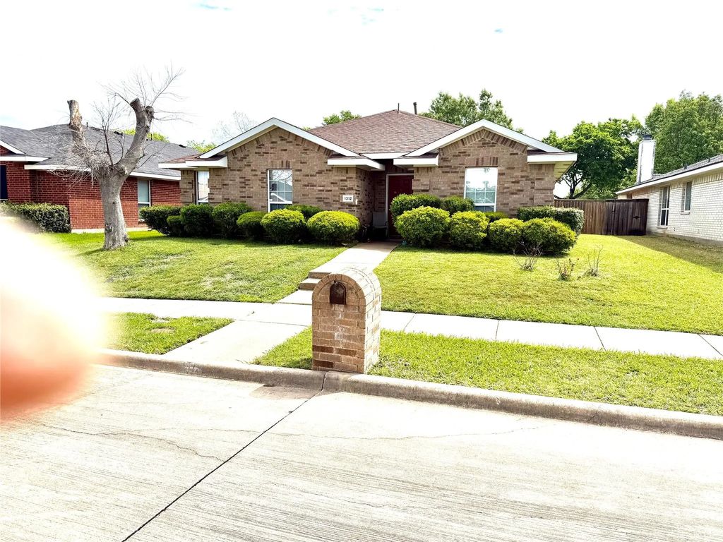 1312 Sunshine Court, Lancaster