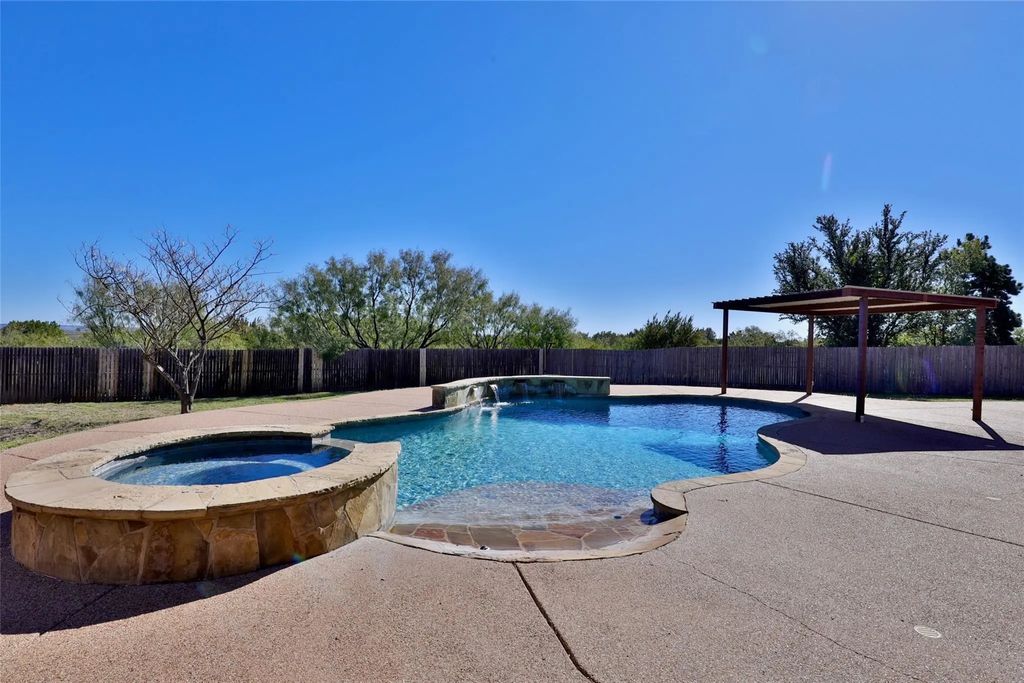 5717 Fm 2647, Winters