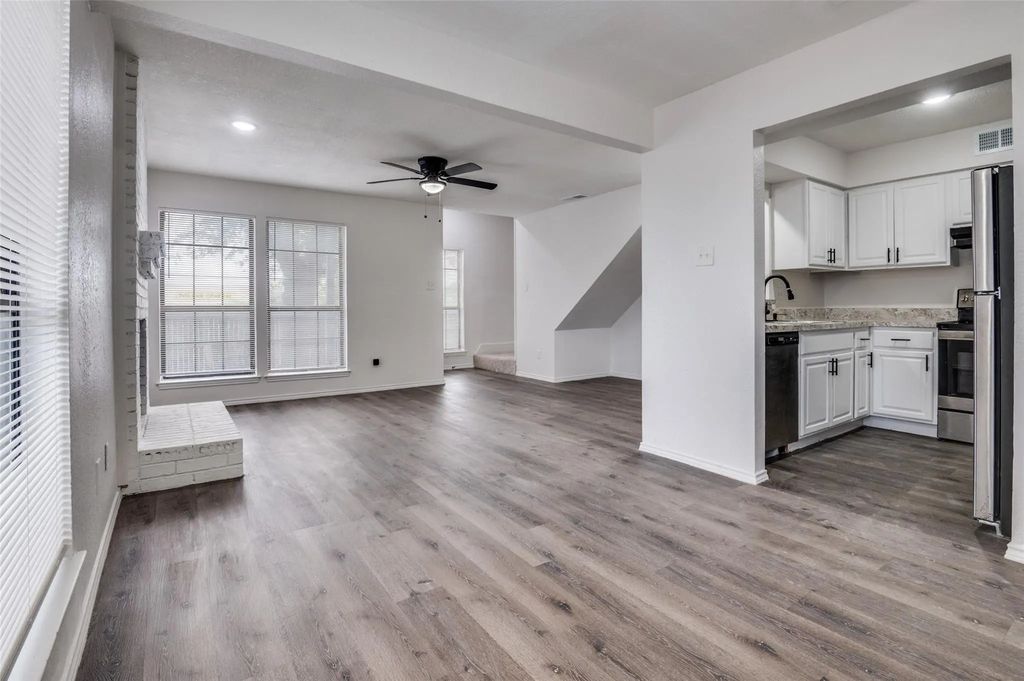 2166 E Arkansas Lane, Arlington