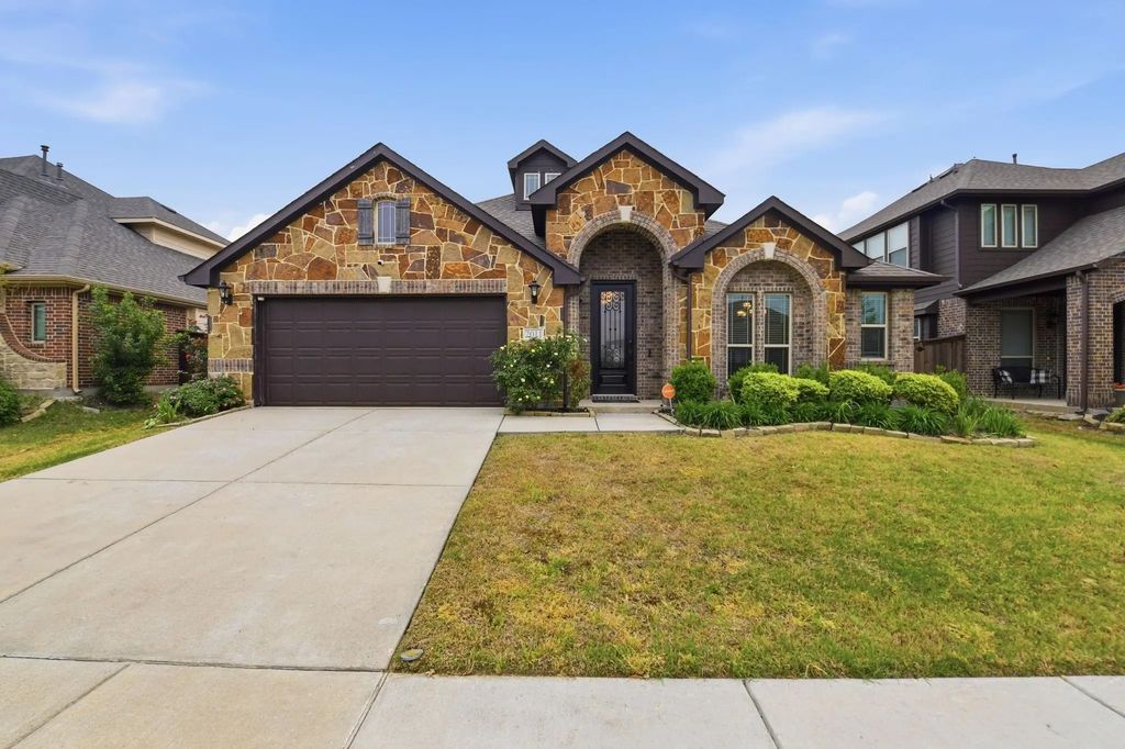 2011 Clearcreek Way, Royse City