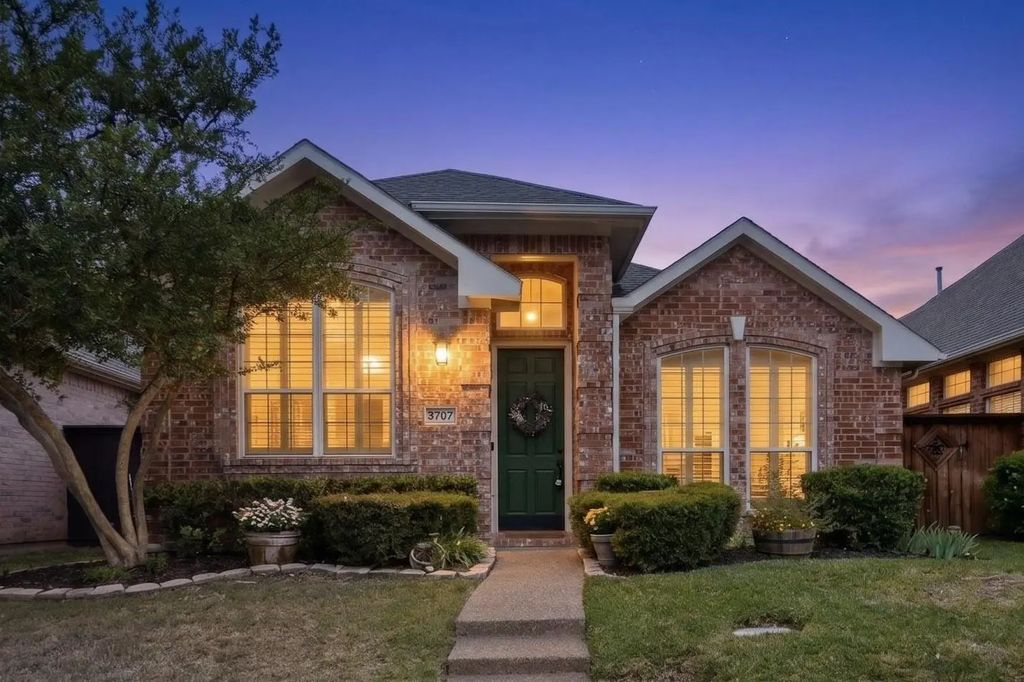 8707 Wellington Road, Irving