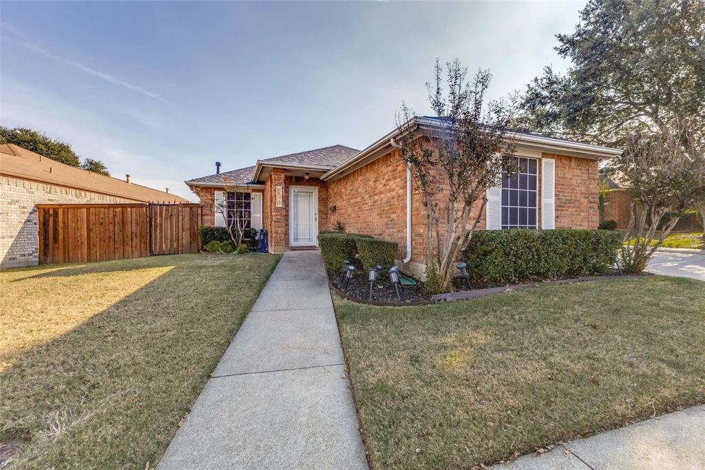 218 Streamside Drive, DeSoto
