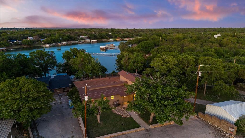 691 County Road 611, Brownwood