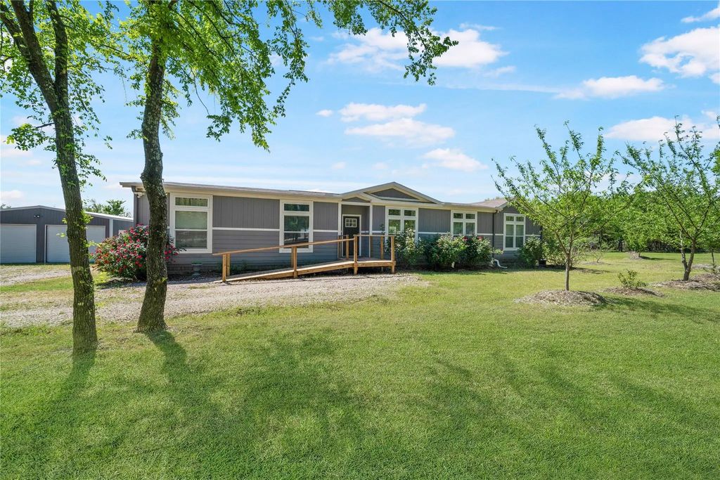 126 County Road 118, Whitesboro
