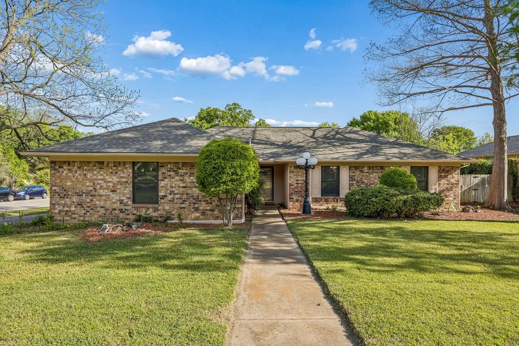 806 Glenn Drive, Euless