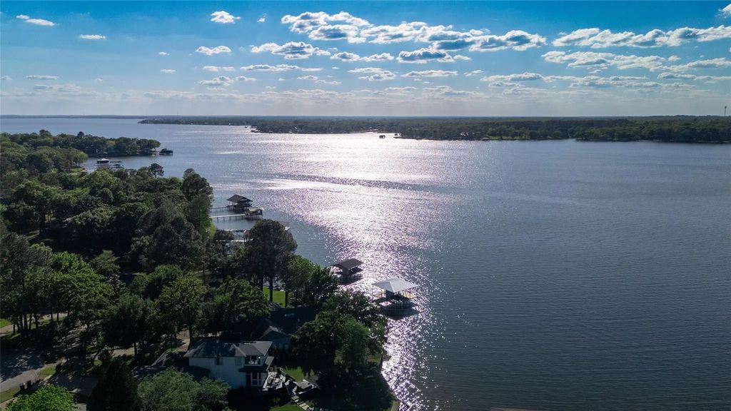 124 Shoreline Circle, Malakoff
