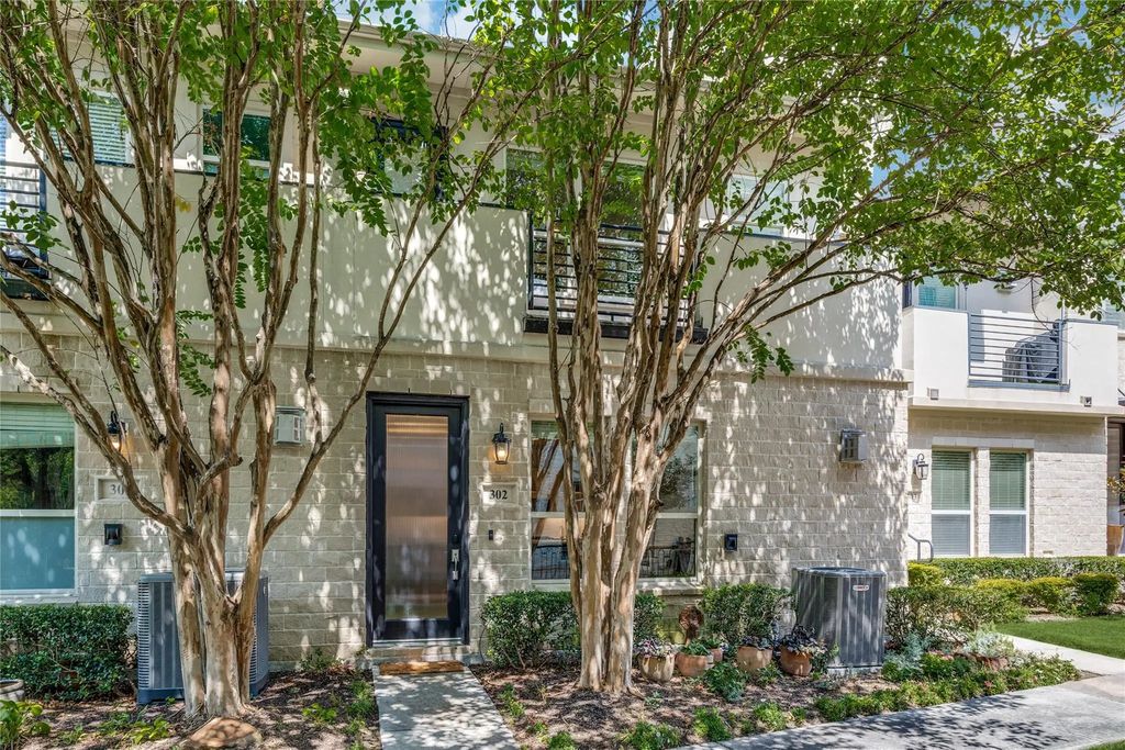 7333 Valley View Lane 302, Dallas