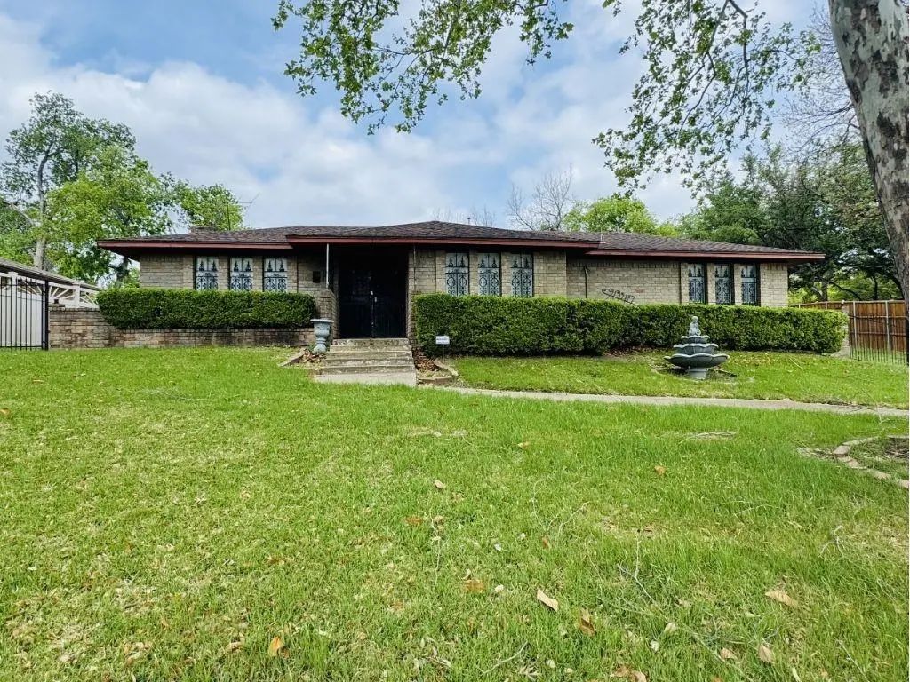 2047 Argyle Avenue, Dallas