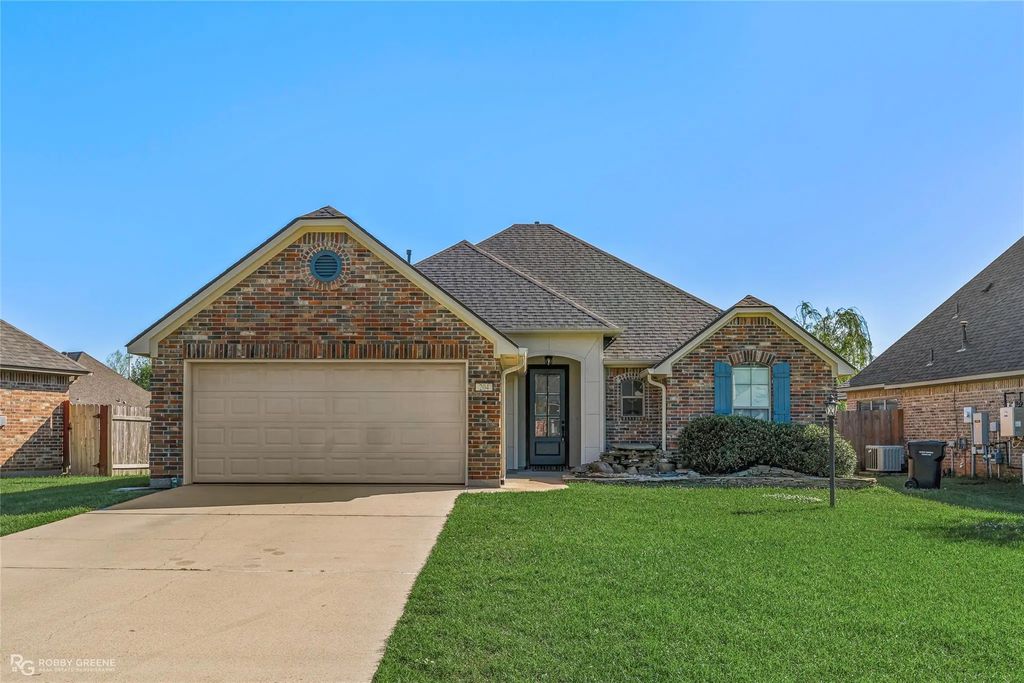 204 Pearwood Circle, Haughton
