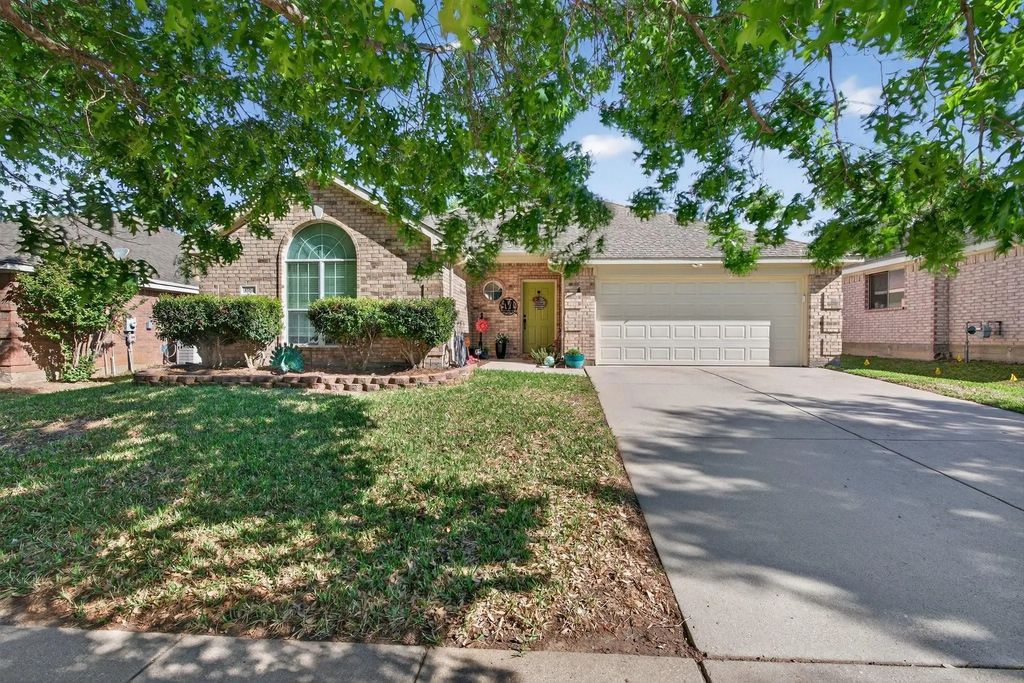 4504 Embercrest Lane, Fort Worth