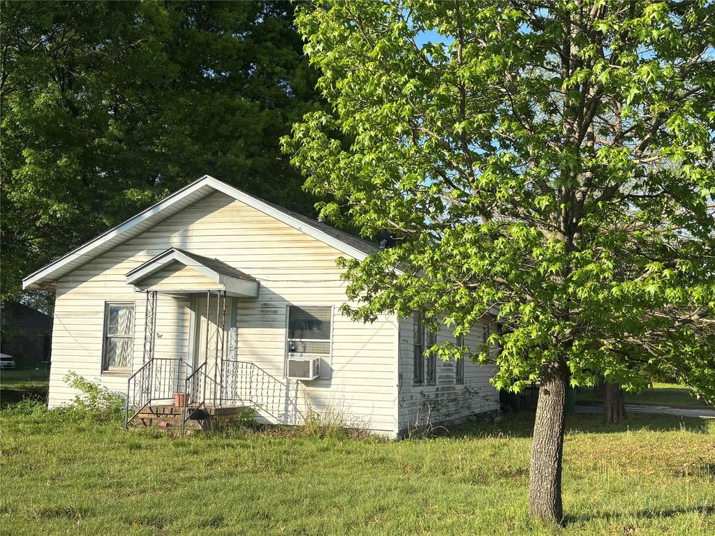700 S Broad Street, Saint Jo